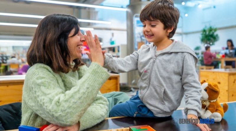 Criança em atendimento - Direitos BPC Autismo e TDAH 2026